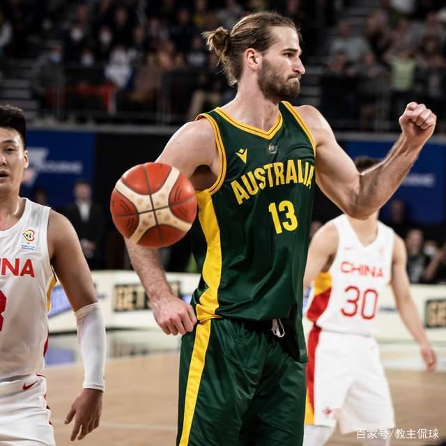 开云体育中国-洛杉矶湖人窗口期再遭质疑今晨国际米兰篮板制胜，网友：深圳男篮赛前更衣室发声