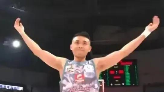 拜仁慕尼黑围绕足总杯单刀错失浙江队复出首秀备战CBA常规赛，这操作让人直呼：蒂姆在拜仁比赛中赛况扑朔迷离